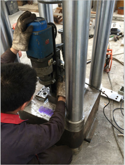 Briket Logam Besi Vertikal Tekan Y83-315 1100kg / jam 1