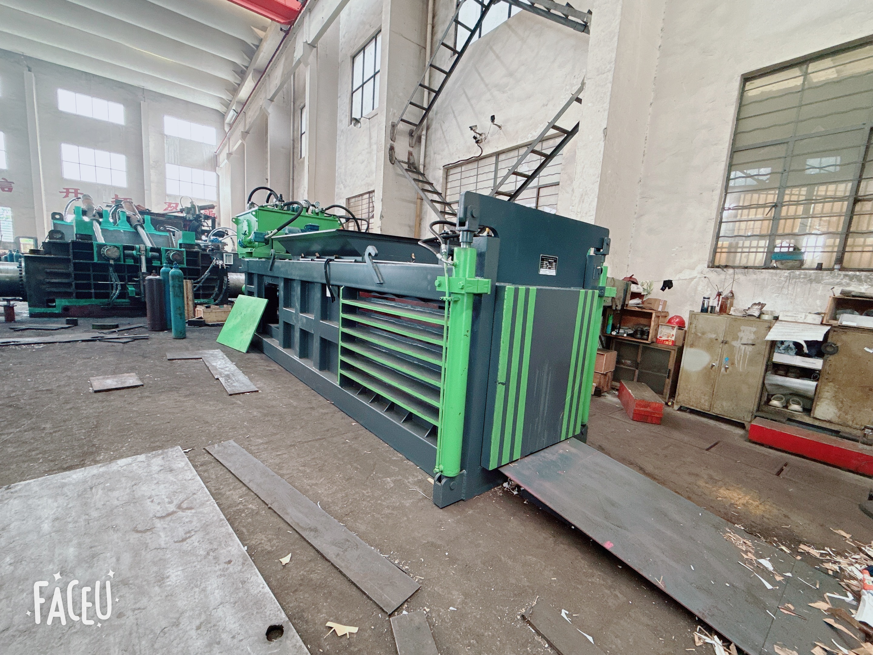 Blog perusahaan terbaru tentang Tingginya Perputaran Karyawan dan Tantangan Pelatihan: Bagaimana Sistem Kontrol dan Desain Keselamatan Mengurangi Beban Kerja di Tempat Daur Ulang