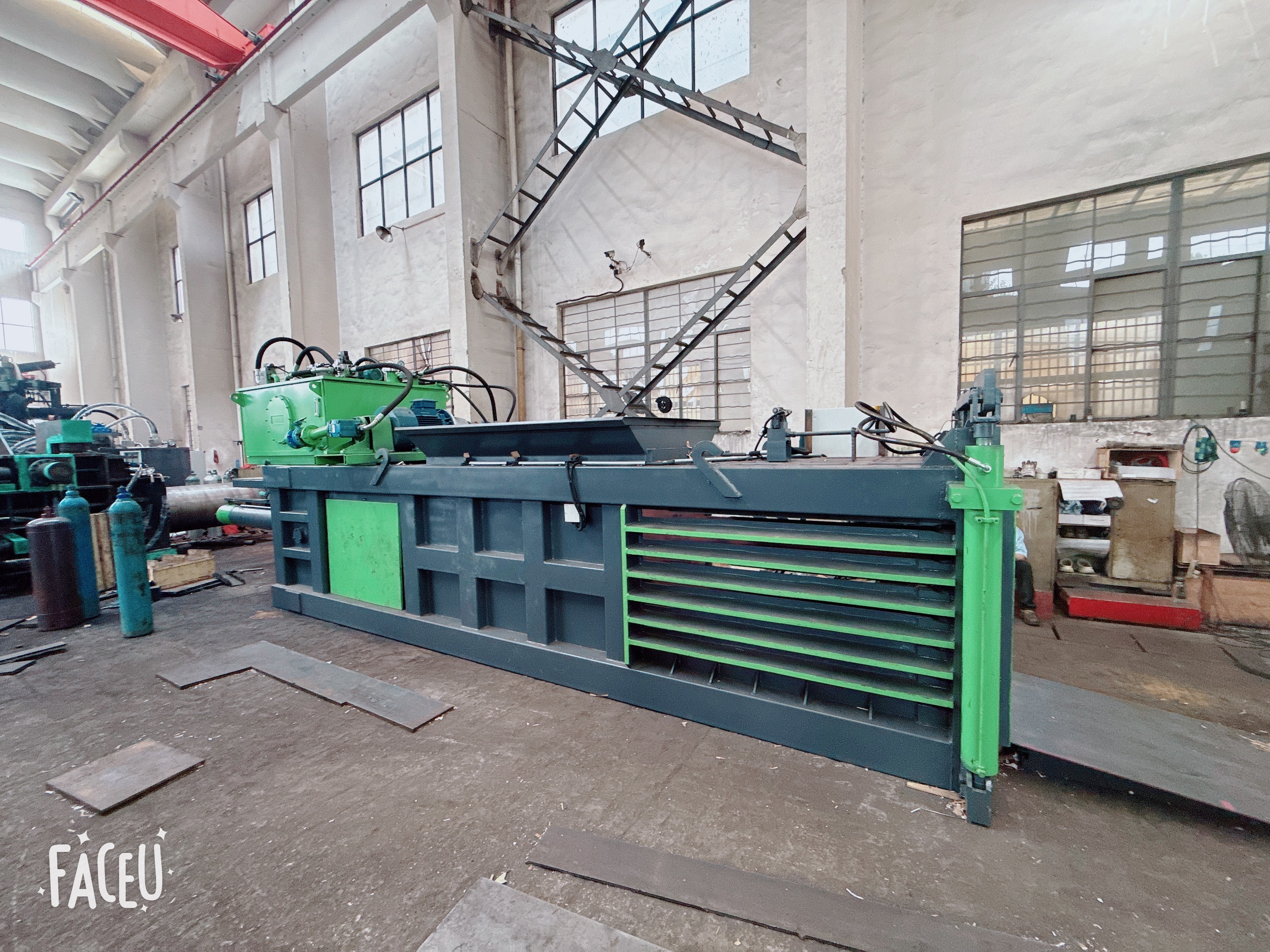 Blog perusahaan terbaru tentang Cara Memilih Baler untuk Bahan Campuran: Strategi Baling untuk OCC dan Kemasan Plastik Ringan