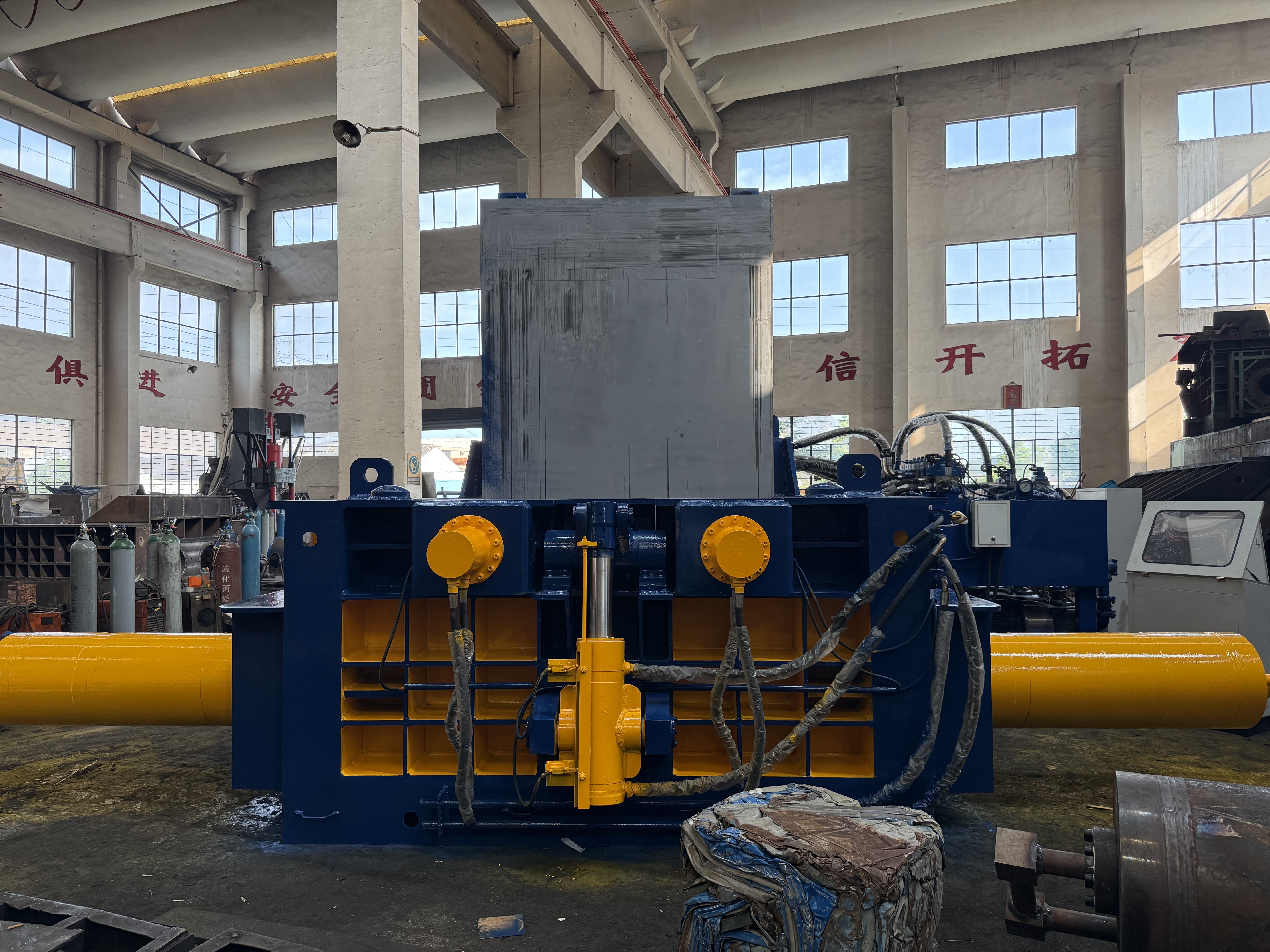 Blog perusahaan terbaru tentang Pabrik Daur Ulang India Tingkatkan Produksi dengan Dua Mesin Briket Logam Hidrolik Y81-315