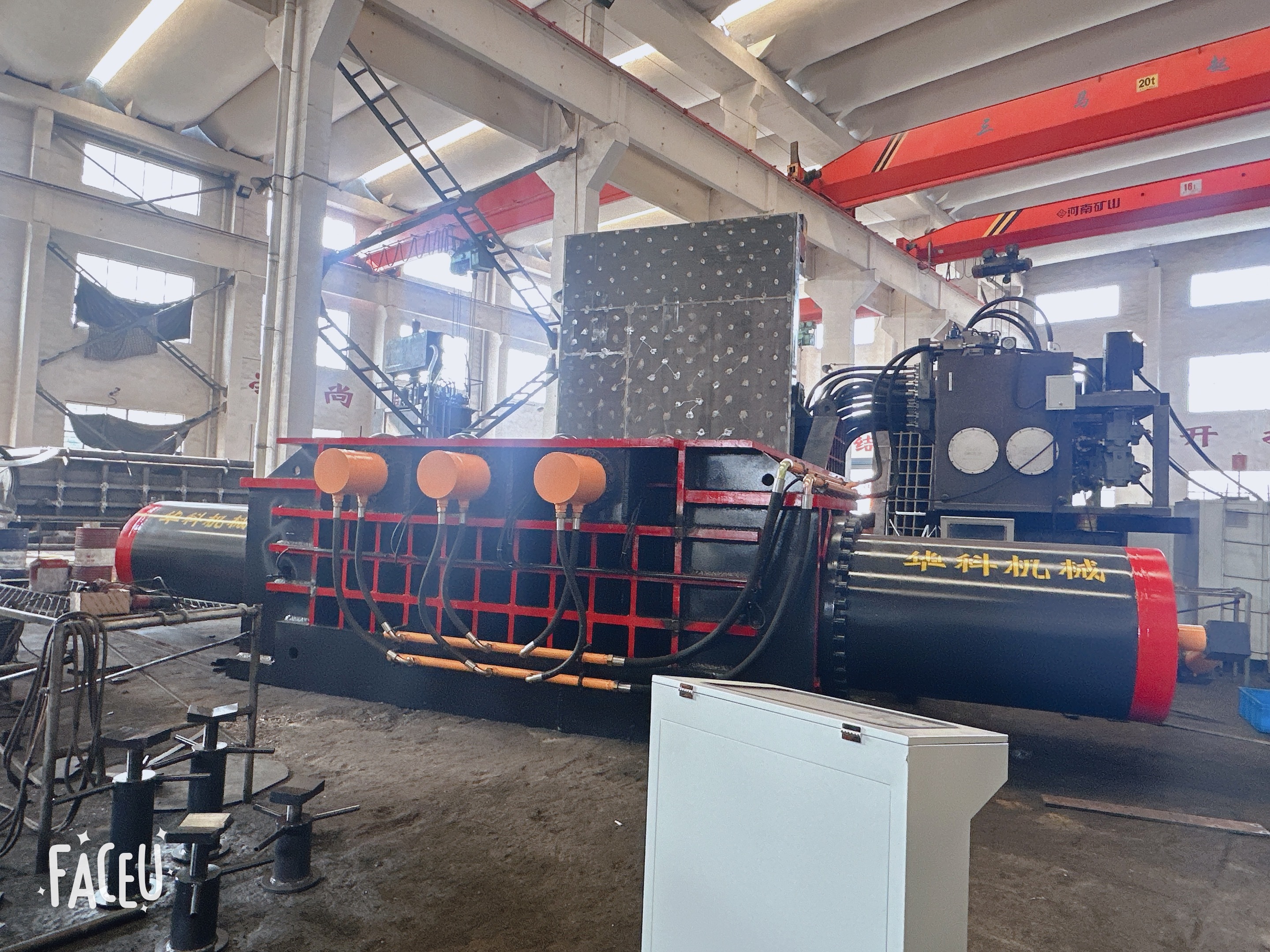 Blog perusahaan terbaru tentang Mengapa Automasi Dual Master Cylinder Penting dalam Pengemasan Scrap Heavy Duty