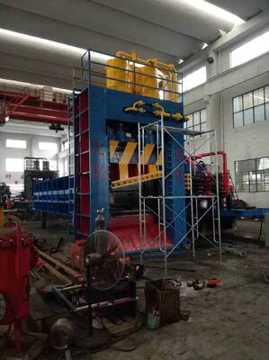 Beli Heavy Duty Gantry Shear Featuring Hydraulic Control Ideal untuk pemotongan yang akurat dari pelat baja besar dalam manufaktur online manufacture